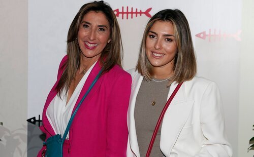 Paz Padilla y su hija reclaman la retirada de camisetas con una raspa de pez en Barbate: "Es nuestra marca registrada"