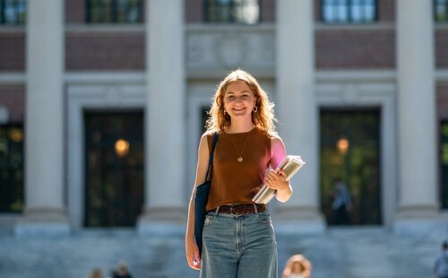 La Princesa Elisabeth culmina sus prácticas en Bruselas como parte de su máster en Harvard