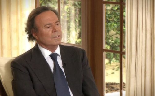 Julio Iglesias afronta otra demanda laboral: tres exempleados lo acusan de despido improcedente