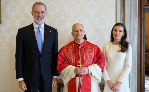 Visita histórica de los Reyes Felipe y Letizia al Vaticano: encuentro con León XIV y privilegio de blanco