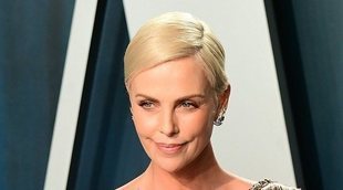 El selfie de Charlize Theron en los Oscar rodeada de celebrities