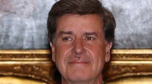 Cayetano recoge su medalla de honor entre ausencias familiares y un 'maleficio'