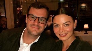 Cooper Hefner y Scarlett Byrne esperan su primer hijo