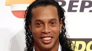 Ronaldinho, preocupado por su madre tras entrar en prisión