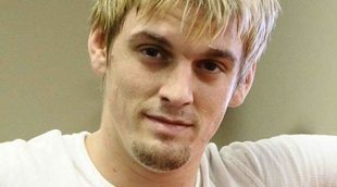 Aaron Carter anuncia su soltería tras el arresto de su novia