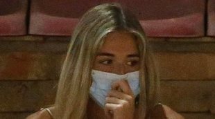 El nerviosismo de Ana Soria viendo torear a Enrique Ponce en Huelva