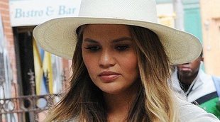 Chrissy Teigen muestra su nuevo y emotivo tatuaje