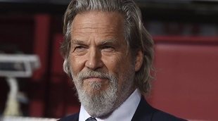 Jeff Bridges reaparece con la cabeza rapada tras anunciar que padece cáncer