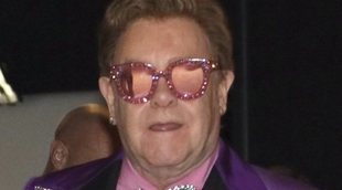 Elton John y Michael Caine fomentan la vacunación en Reino Unido