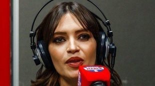 Sara se emociona en su programa de radio al recordar a sus hijos