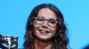 Victoria Abril lo consigue: Recoge su Feroz sin mascarilla