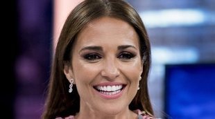 Paula enseña la carita de Miguel en su primer cumplemés