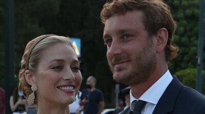 Beatrice Borromeo deslumbra al más puro estilo ateniense de la mano de Pierre Casiraghi en un desfile de Dior
