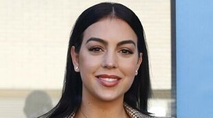 El truquito de Georgina para que sus hijas están sentadas