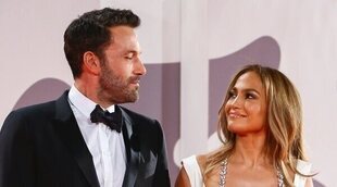 El espectacular posado de enamorados de Jennifer Lopez y Ben Affleck