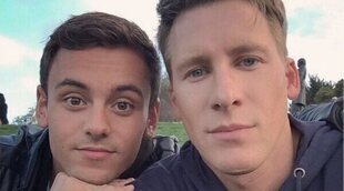 El bonito reencuentro de Tom Daley con su marido y su hijo