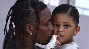 Kylie y Travis Scott se llevan a su hija a los Billboard