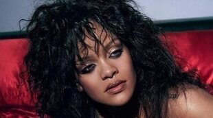 Rihanna posa por primera vez con su hijo tras regresar a los escenarios