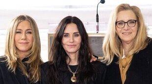 Courteney Cox recibe su estrella en el Paseo de la Fama con Aniston y Kudrow
