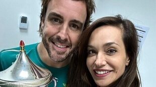 Fernando Alonso celebra su éxito en Baréin con su novia Andrea Schlager