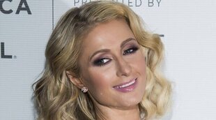 Paris Hilton posa con su hijo Phoenix por primera vez