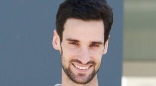 Sergio Rico, emocionado y agradecido en su salida del hospital