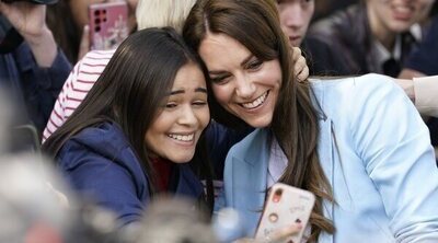 El vídeo de Kate Middleton paseando con el Príncipe Guillermo no consigue frenar las teorías de la conspiración: "No es Kate"