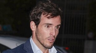 El detalle de Íñigo Onieva con los reporteros a las puertas de su local