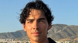 Joe Jonas disfruta de una jornada de playa en Grecia con una misteriosa morena