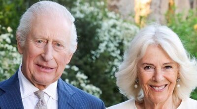 Los Reyes Carlos y Camilla celebran su 20 aniversario de boda al estilo de Federico y Mary y con visita al Papa