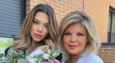 Terelu Campos y Alejandra Rubio se funden en un emotivo abrazo al sonar una canción dedicada a María Teresa Campos