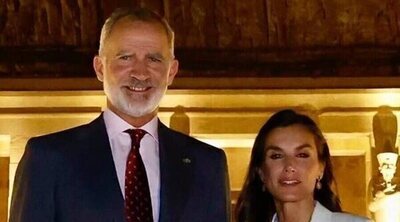 Los Reyes Felipe y Letizia, como dos turistas disfrutando en Egipto del Templo de Hatshepsut