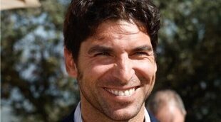 Cayetano Rivera se despide de los ruedos arropado por su hijo