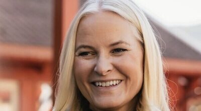 La Princesa Mette-Marit de Noruega reaparece tras anunciar una pausa en su agenda por la fibrosis pulmonar