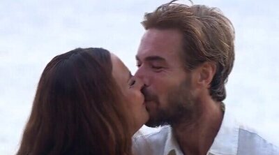 Marta Peñate y Tony Spina se dan el 'sí, quiero' en 'SV All Stars 2025' en una surrealista y emotiva boda