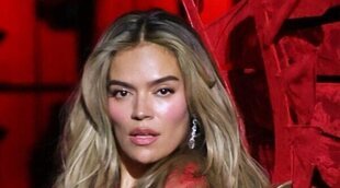 Karol G deslumbra en el desfile de Victoria's Secret, ahora más diverso y plural