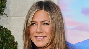 Jennifer Aniston presenta a su novio Jim Curtis con un romántico posado en redes