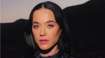 Sale a la luz una foto de la actriz Rachel Lynn Matthews vestida de Katy Perry astronauta y posando con Orlando Bloom