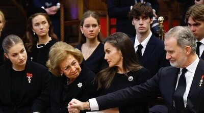 La Reina Sofía, arropada por la Familia Real Española y Griega en el último adiós a la Princesa Irene