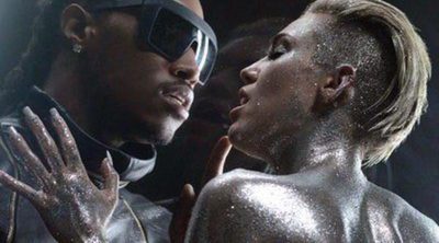 Miley Cyrus estrena el videoclip 'Real & True', en el que sólo se cubre con pintura plateada