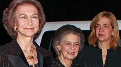 Las Infantas Elena y Cristina acompañan a la Reina Sofía a la proyección del documental sobre el Rey Pablo de Grecia