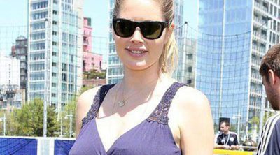 Doutzen Kroes presume de avanzado embarazo en un evento solidario por el Día de la Madre