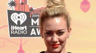 Hilary Duff luce cuerpazo en bikini mientras disfruta de un día en la playa con su hijo Luca