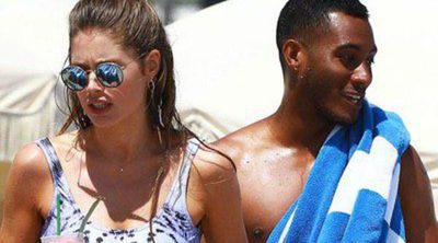 Doutzen Kroes, día de amor y juegos junto a su marido Sunnery James en una playa de Miami