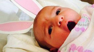 Molly Sims celebra el primer Día de Pascua de su hija Scarlett May