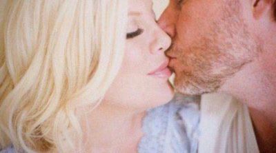 Tori Spelling y Dean McDermott celebran su noveno aniversario de boda