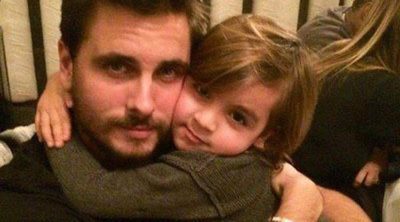 Kourtney Kardashian y Khloe Kardashian felicitan a Scott Disick por su 32 cumpleaños