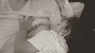Doutzen Kroes comparte una tierna imagen dándole el pecho a su hija mientras le desea "dulces sueños"