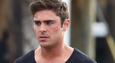 Zac Efron usa su torso musculado para intentar acabar con las Kappa Nu en 'Malditos vecinos 2'