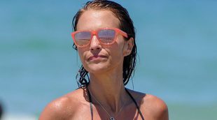 Paula Echevarría luce tipazo en la playa de Cádiz